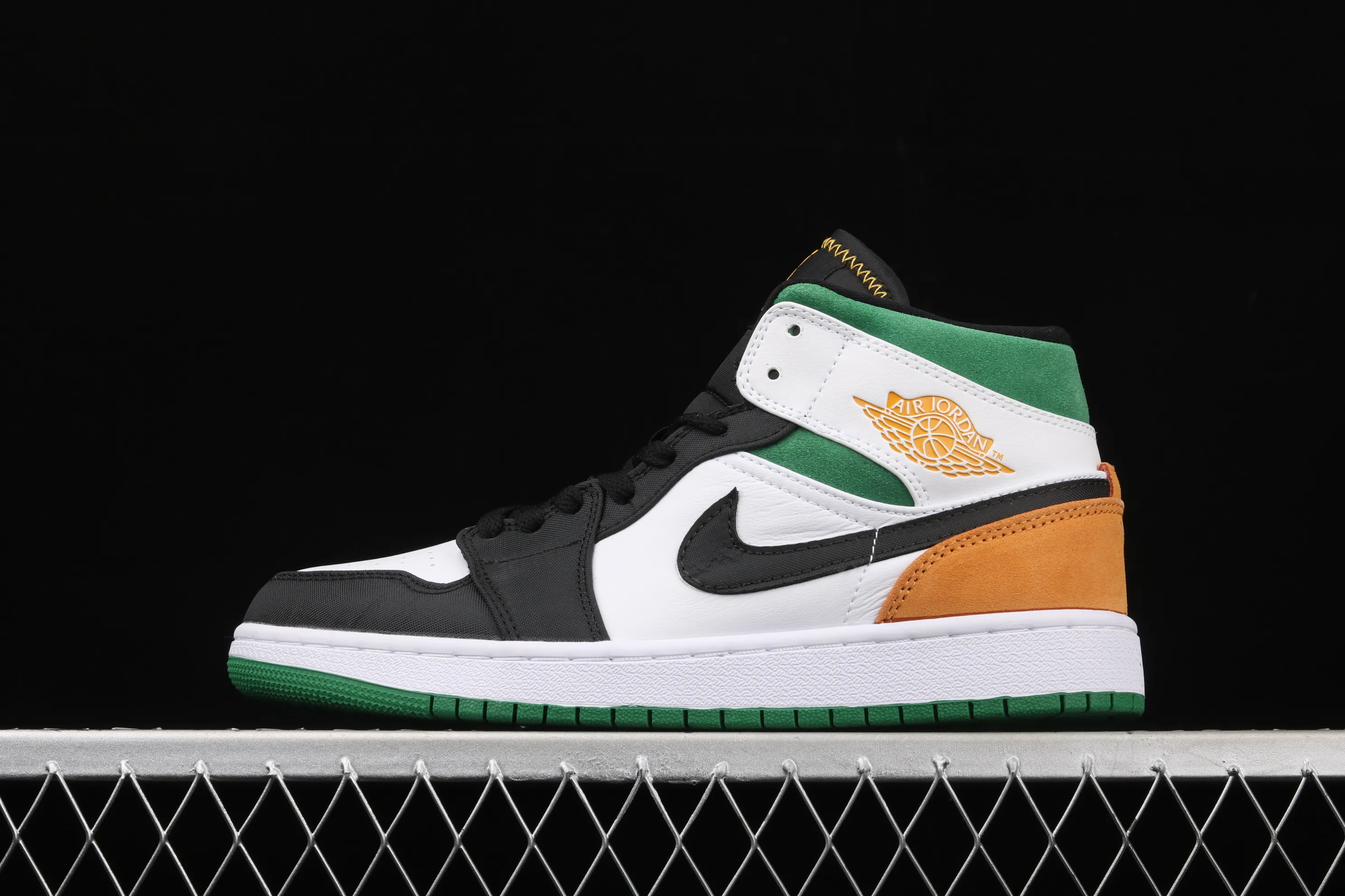 All categories Air Jordan Jordan series basketball shoes Air Jordan 1 Mid Air Jordan 1 Mid AJ1 Joe 1 mid-top gold medal color matching 852542-101